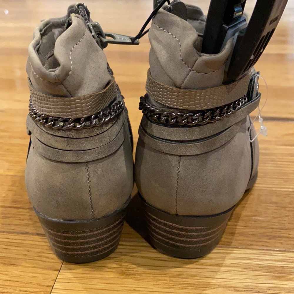 Brand New Booties!! Size 7 - Picture 4 of 5